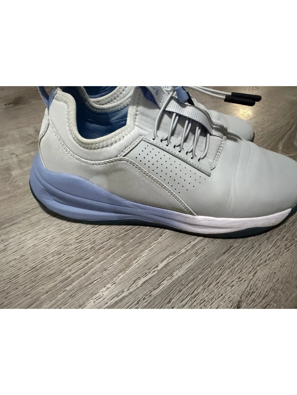 Clove Nursing Sneakers